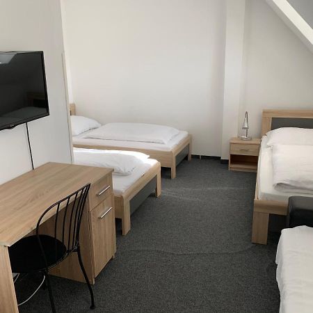 Penzion Holiday Trnava Buitenkant foto