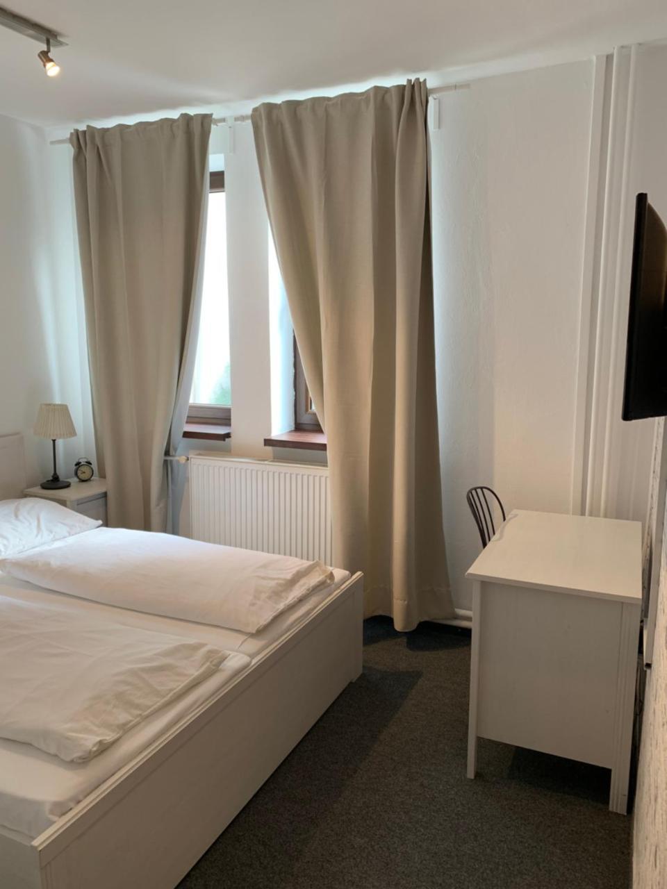 Penzion Holiday Trnava Buitenkant foto