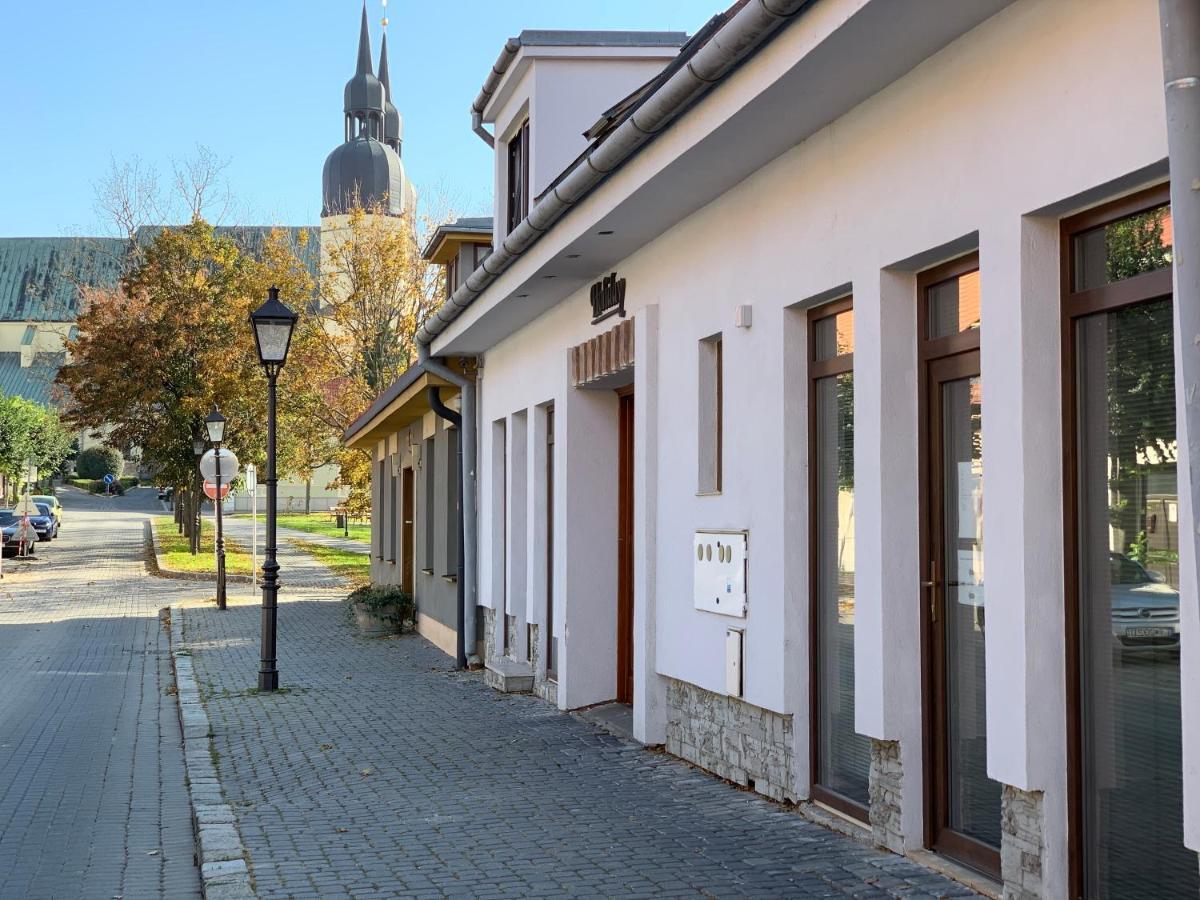 Penzion Holiday Trnava Buitenkant foto