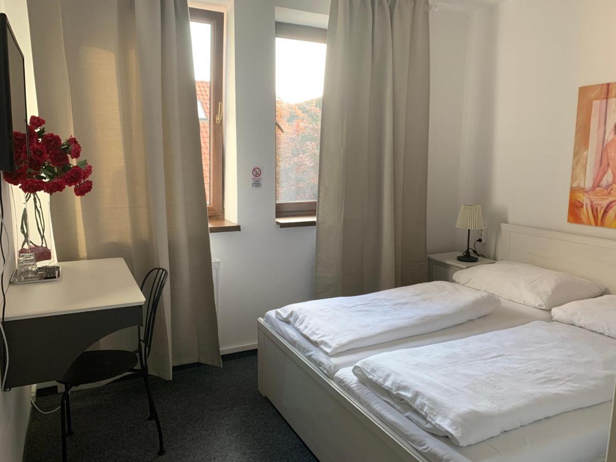Penzion Holiday Trnava Buitenkant foto