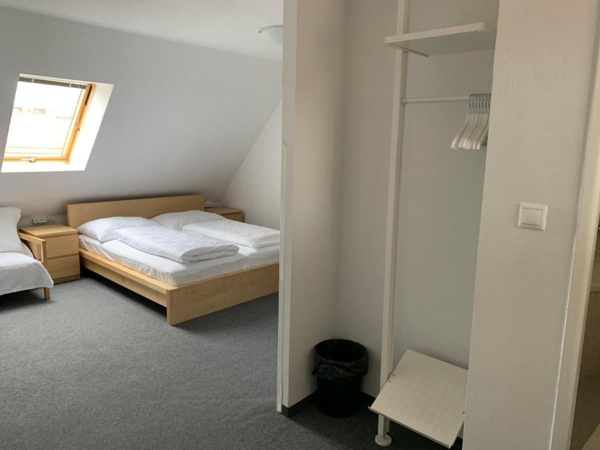 Penzion Holiday Trnava Buitenkant foto