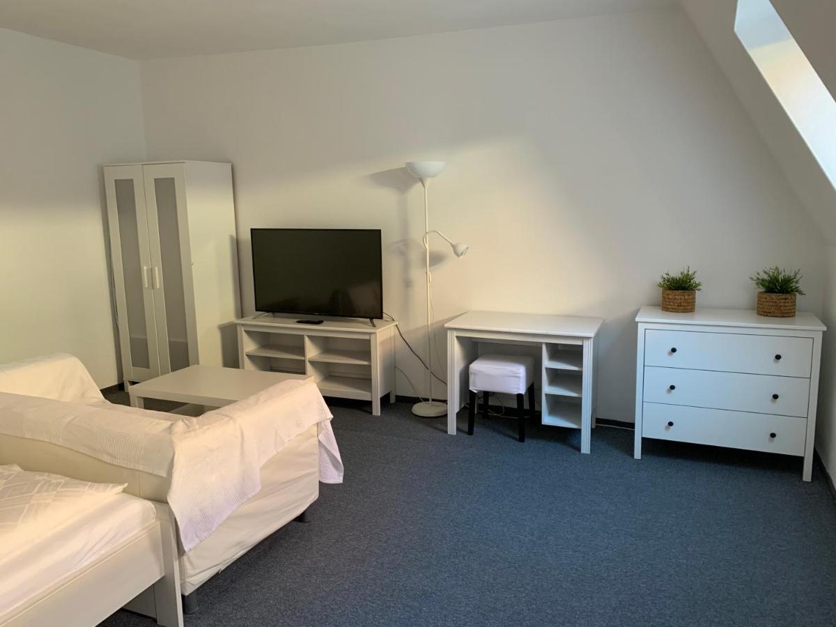 Penzion Holiday Trnava Buitenkant foto